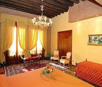 Odoni Apartahotel Venecia