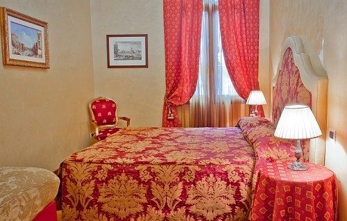 Odoni Apartahotel